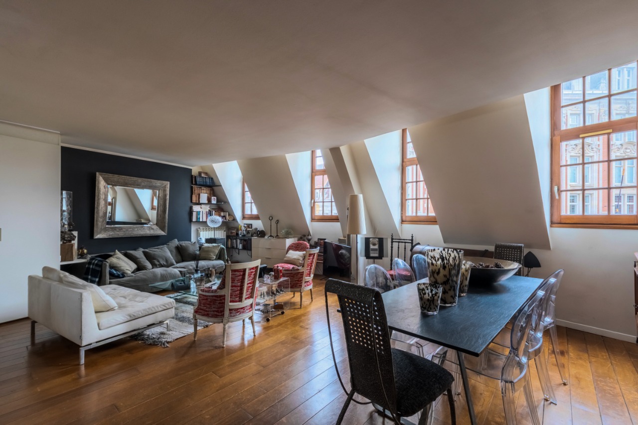 Rare appartement deux chambres et terrasse en rooftop  Photo 2 - Paris Lille Immobilier